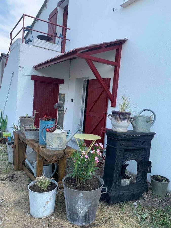 Le Depot Appartement Du Port A Champvert Buitenkant foto